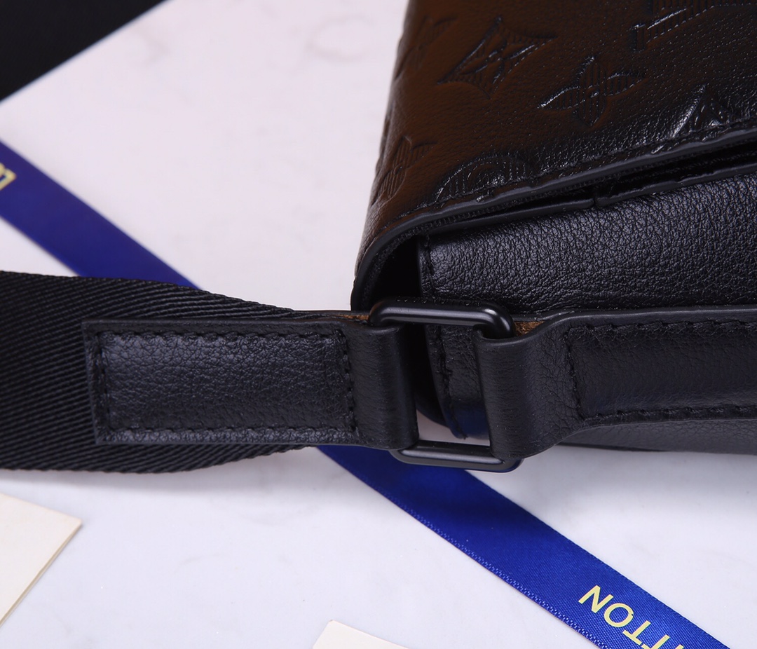 Louis Vuitton AAA-Sprinter Messenger M44729-5