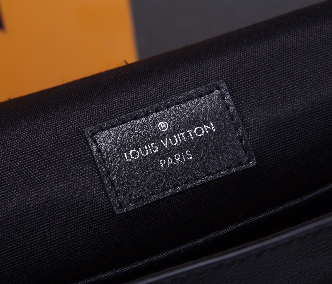 Louis Vuitton AAA-Sprinter Messenger M44729-8