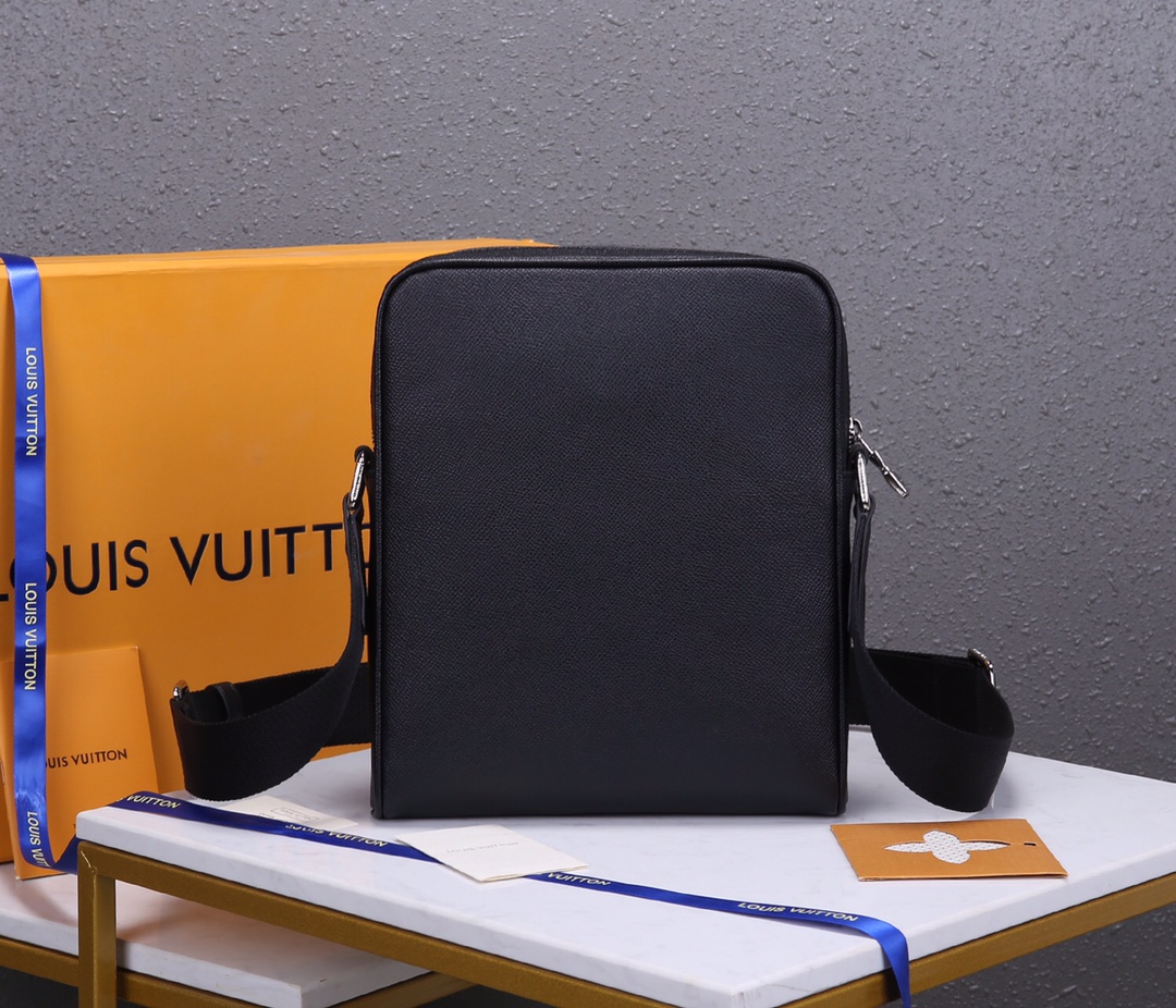 Louis Vuitton Alex Messenger BB M30265-2