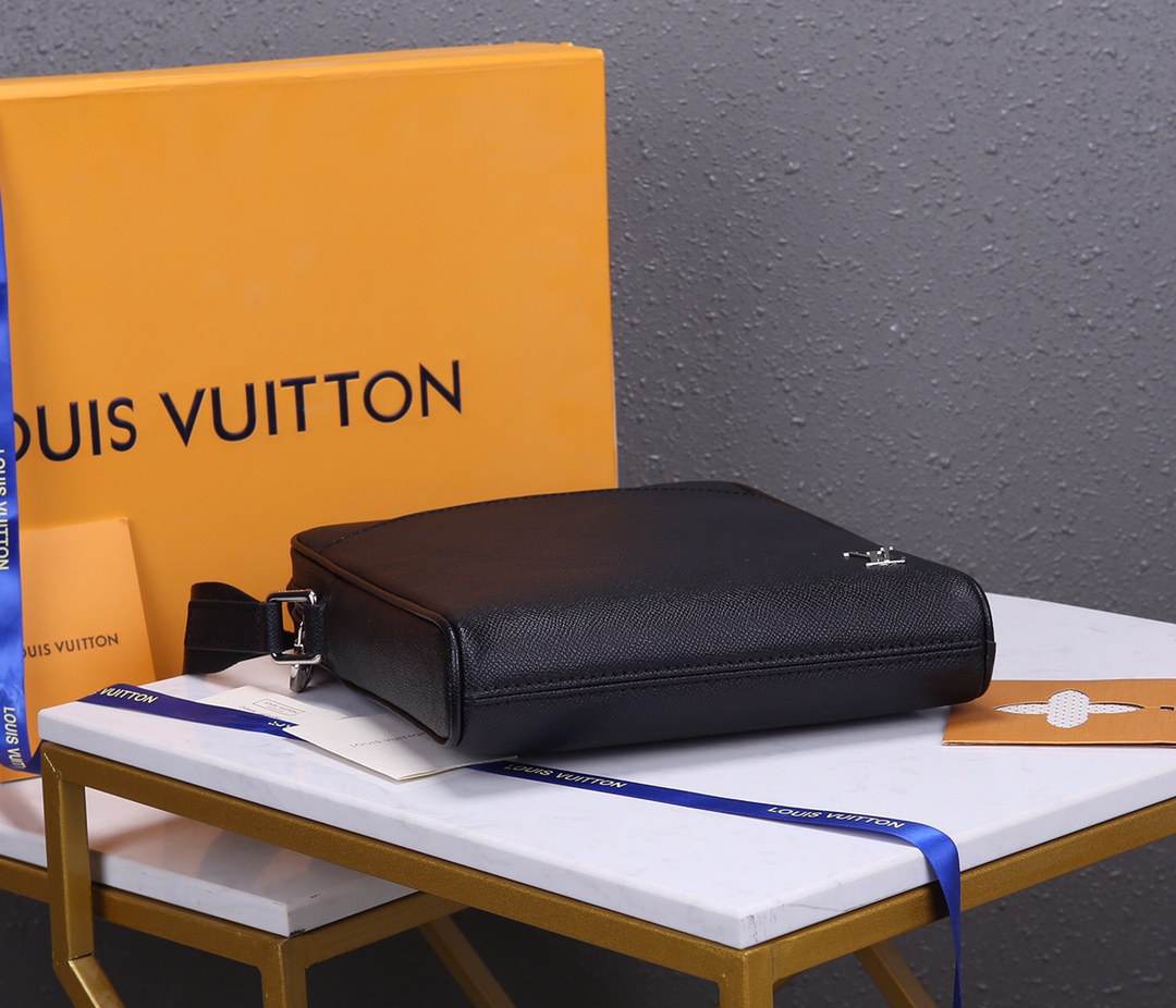 Louis Vuitton Alex Messenger BB M30265-3