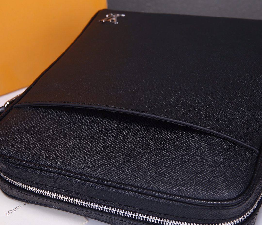 Louis Vuitton Alex Messenger BB M30265-5