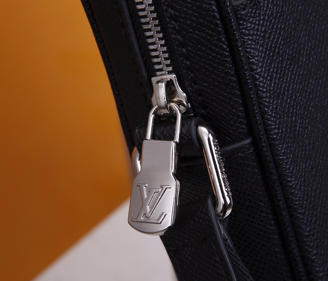 Louis Vuitton Alex Messenger BB M30265-6