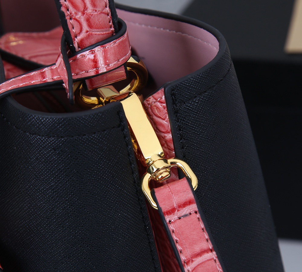 bolso de cuero de espectro prada 20fw-6