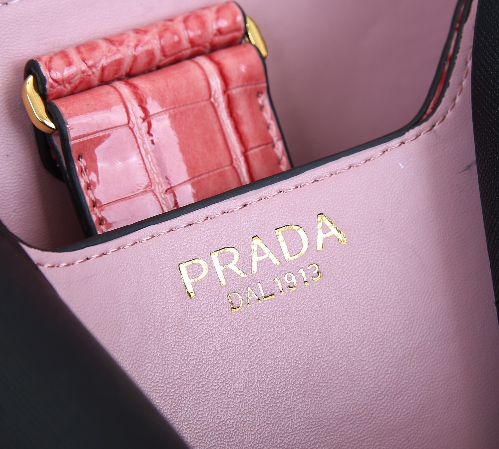 bolso de cuero de espectro prada 20fw-8