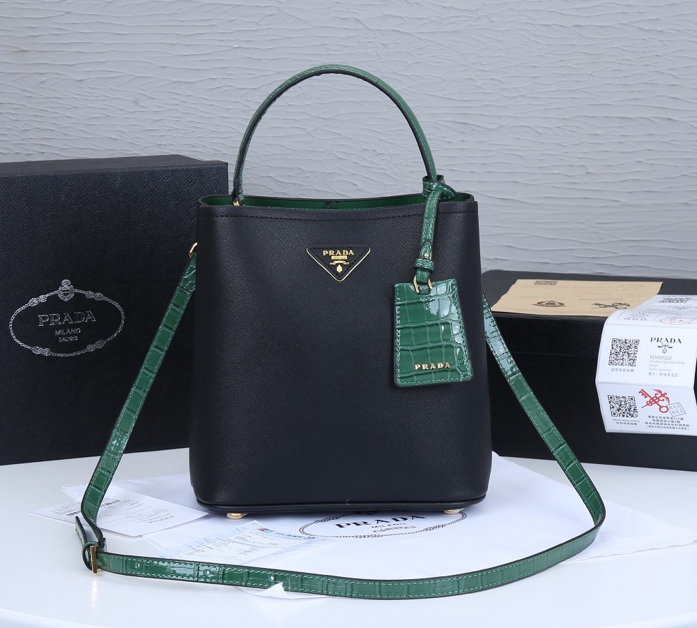 bolso de cuero de espectro prada 20fw-9