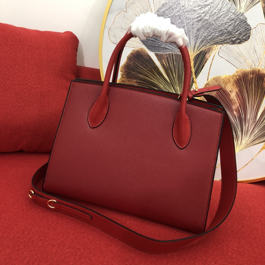 bolso monocromático de cuero de saffiano prafiano-1