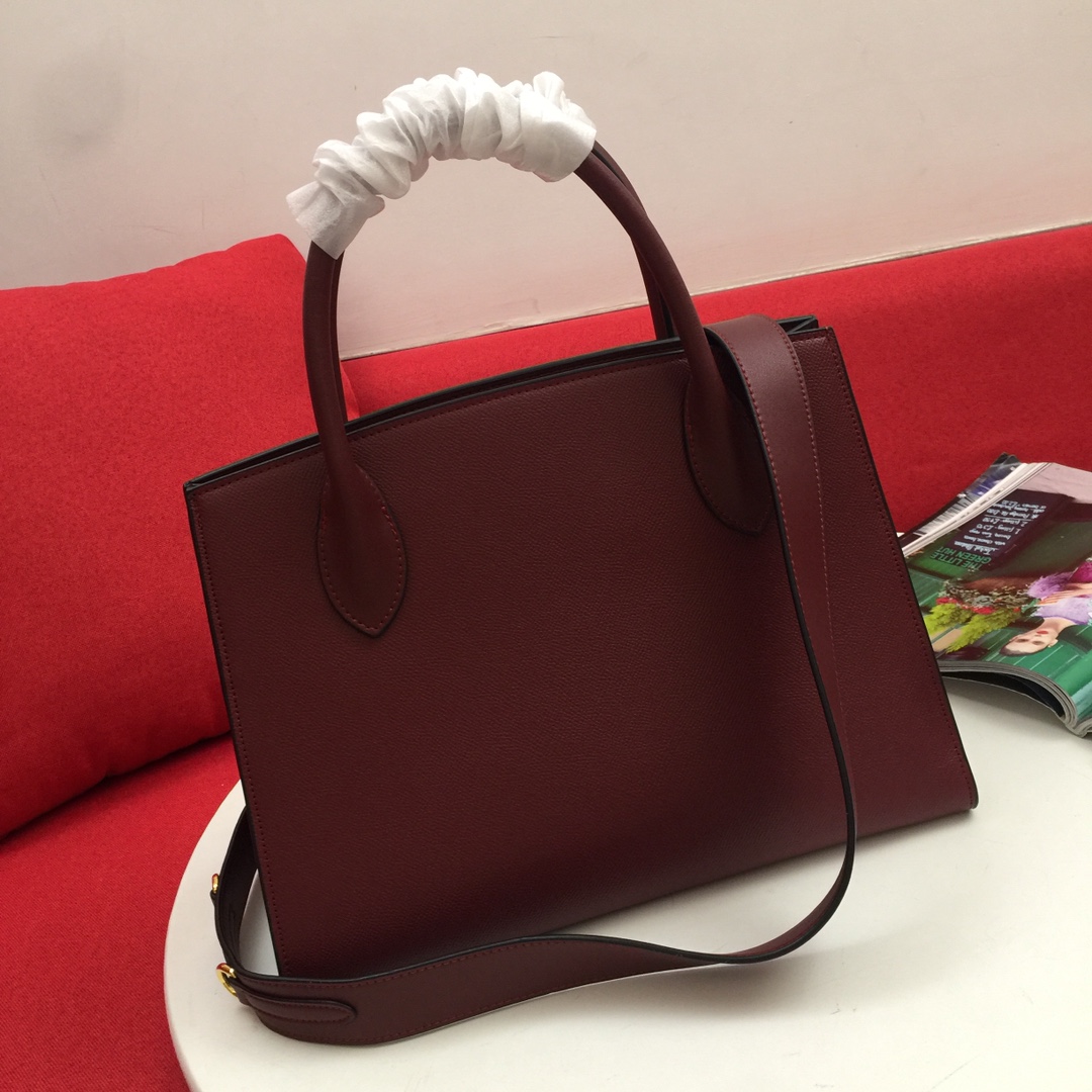 bolso monocromático de cuero de saffiano prafiano-5