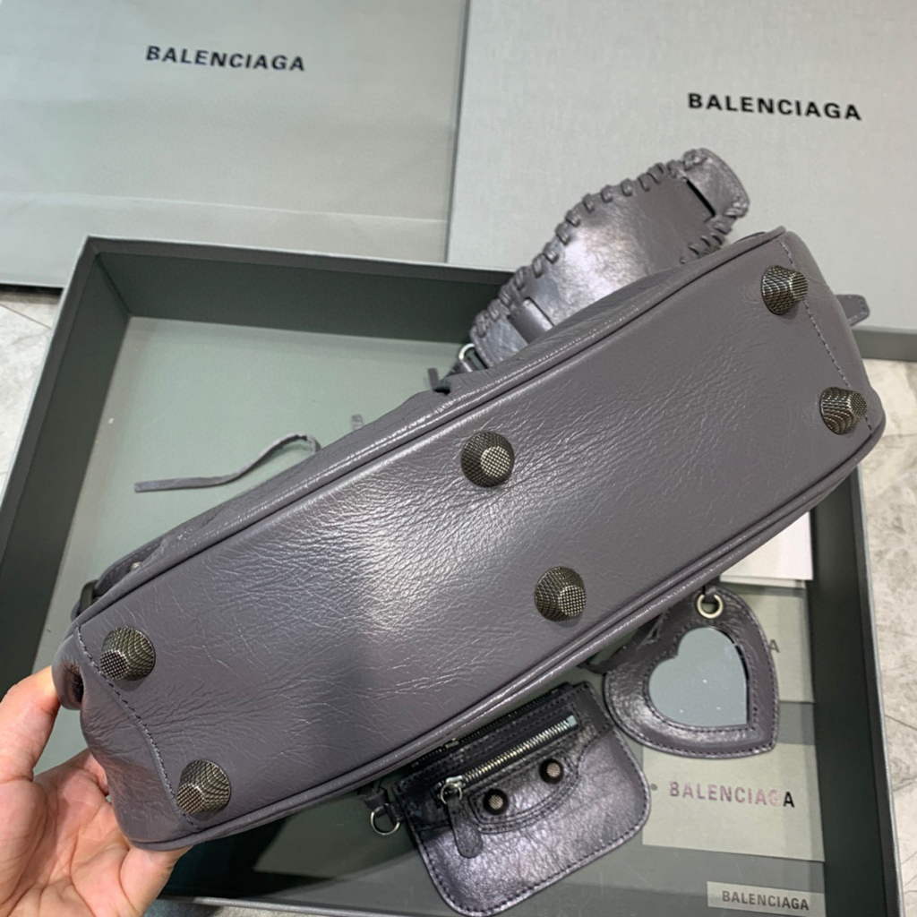 Balenciaga 67130723 Le Cagole, pequeño hombro de hombros, Lambsker en gris-2