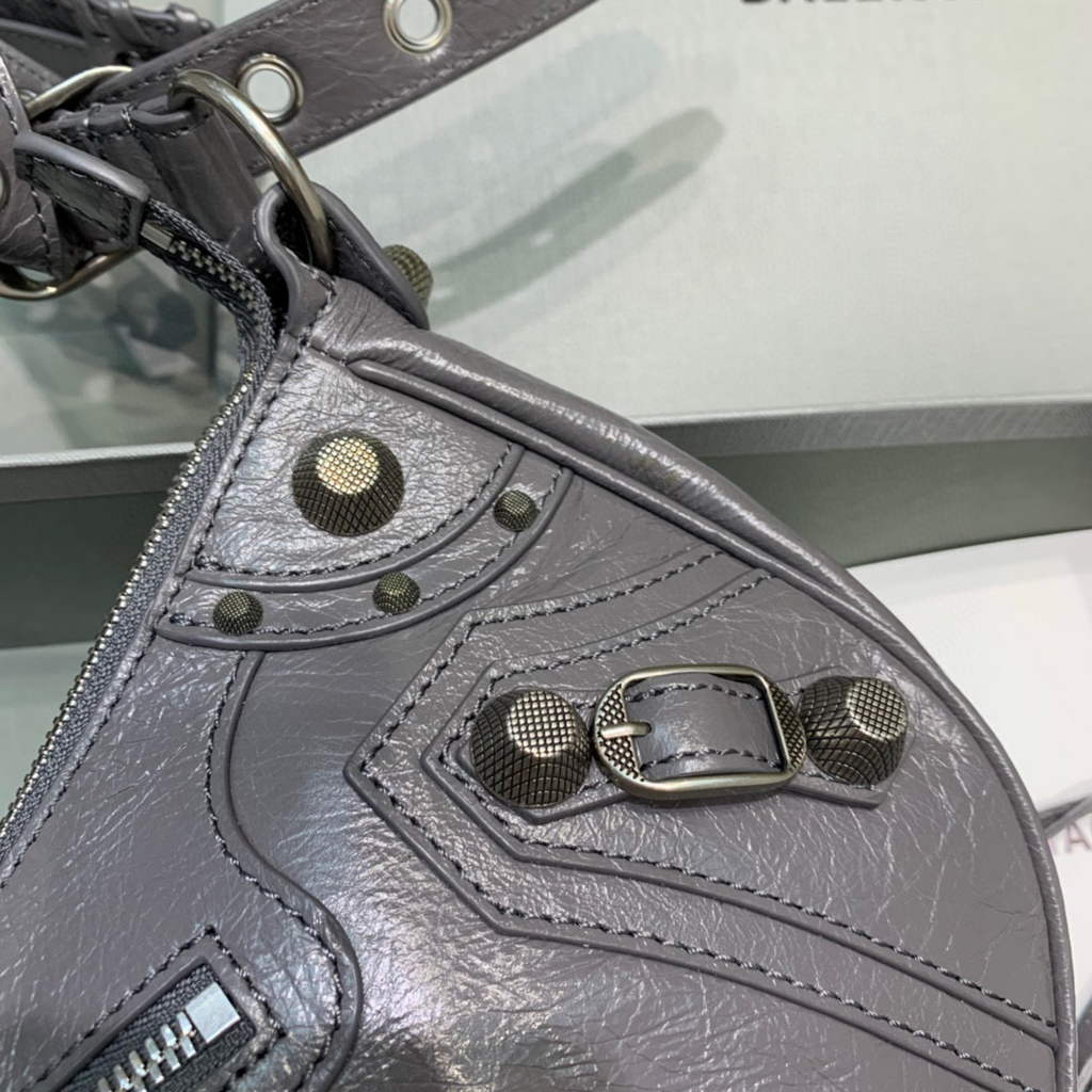 Balenciaga 67130723 Le Cagole, pequeño hombro de hombros, Lambsker en gris-3