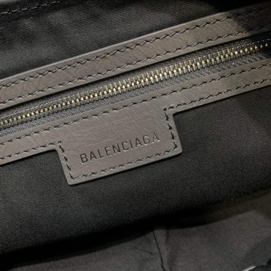 Balenciaga 67130723 Le Cagole, pequeño hombro de hombros, Lambsker en gris-6