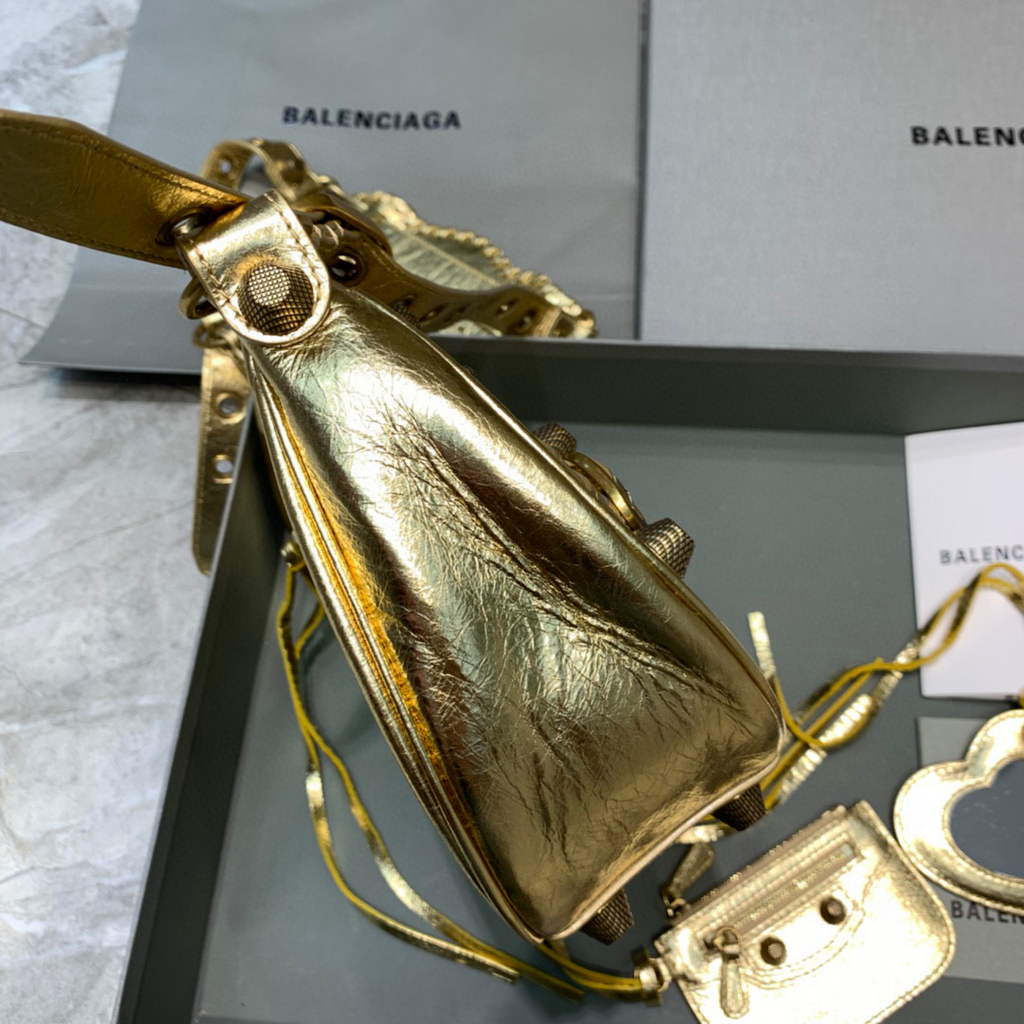 Balenciaga 67130723 Le Cagole de la arena de la arena de los hombros pequeños lea Cagole en oro-1