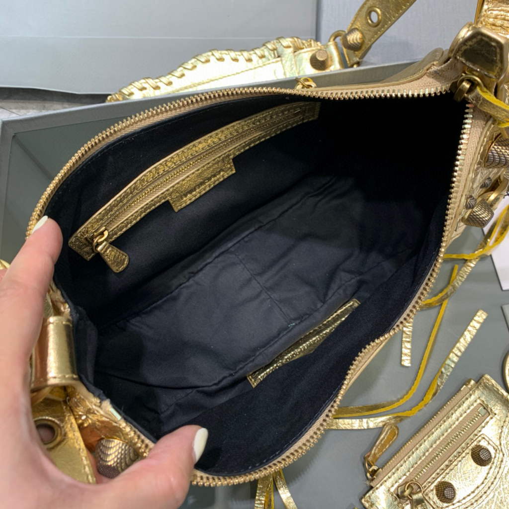 Balenciaga 67130723 Le Cagole de la arena de la arena de los hombros pequeños lea Cagole en oro-4