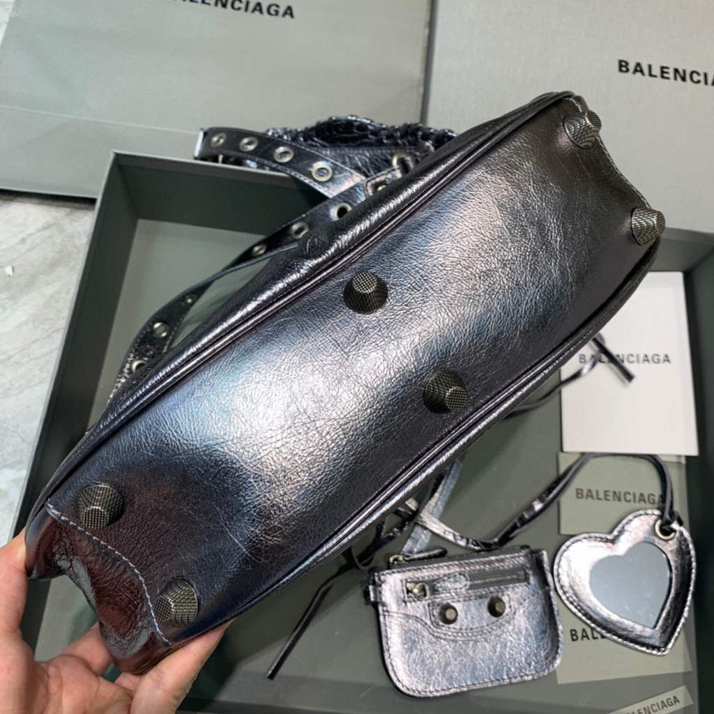 Balenciaga 67130723 Le Cagole, pequeño hombro de hombros, piel de cordero en plata-2