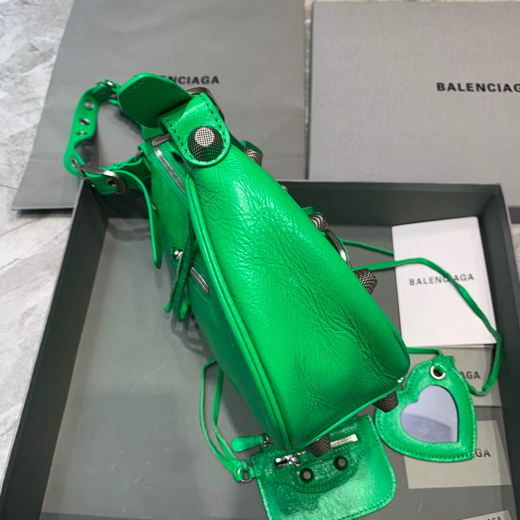 Balenciaga 67130723 Le Cagole, pequeño hombro de hombros, Lambsker en verde-1