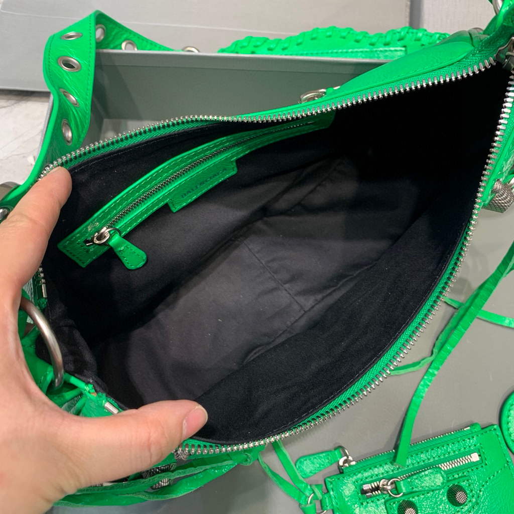 Balenciaga 67130723 Le Cagole, pequeño hombro de hombros, Lambsker en verde-4