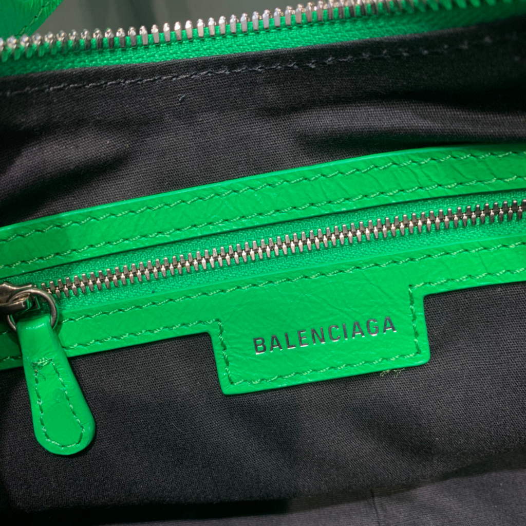 Balenciaga 67130723 Le Cagole, pequeño hombro de hombros, Lambsker en verde-5
