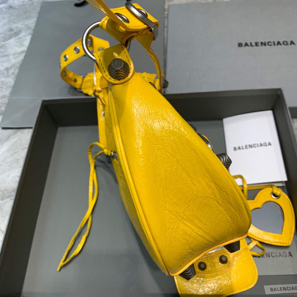Balenciaga 67130723 Le Cagole de la arena de la arena de los hombros pequeños lea Cagole en amarillo-1