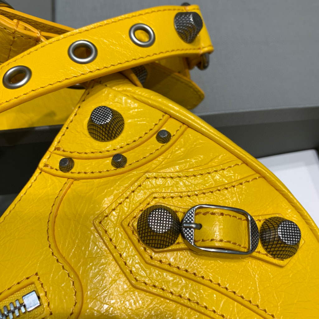 Balenciaga 67130723 Le Cagole de la arena de la arena de los hombros pequeños lea Cagole en amarillo-3