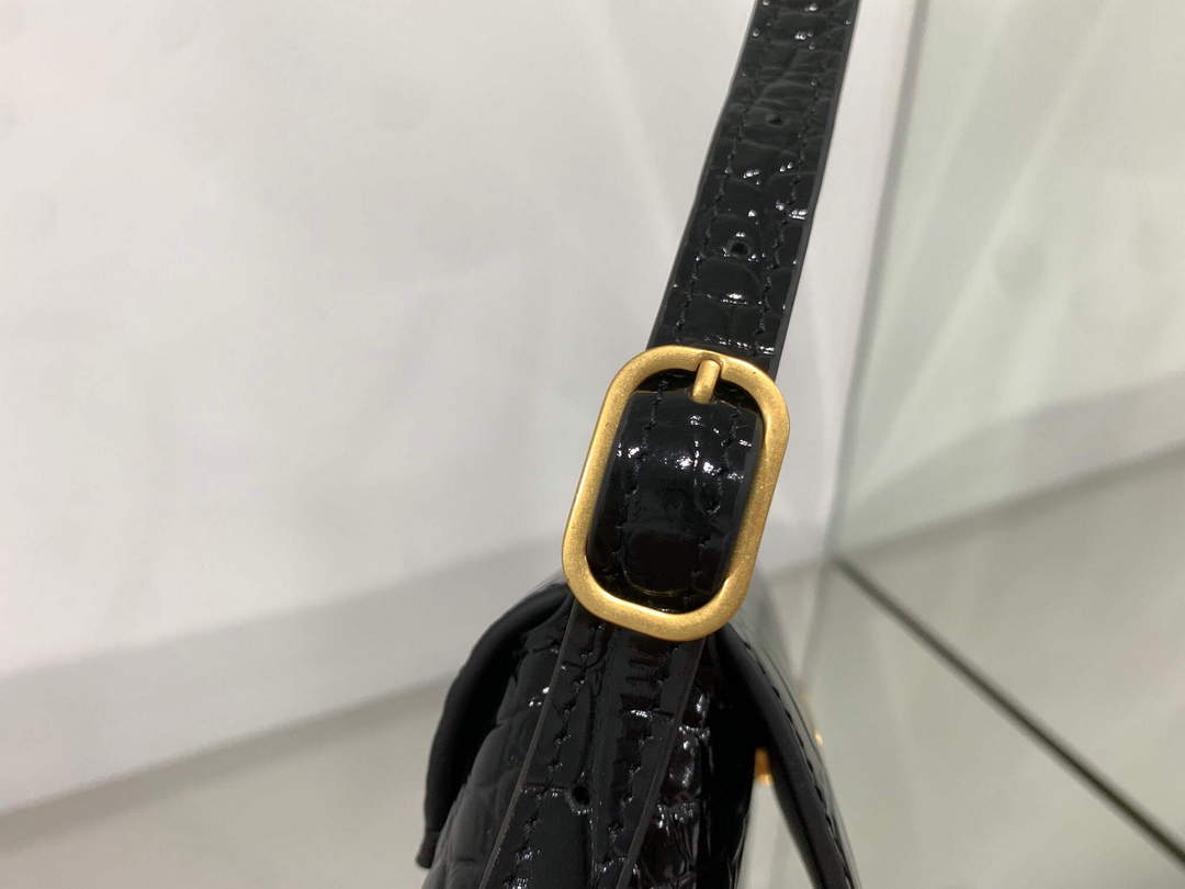 Balenciaga 695645 El cocodrilo de la bola de aleta pequeña xx femenina en relieve en negro-4