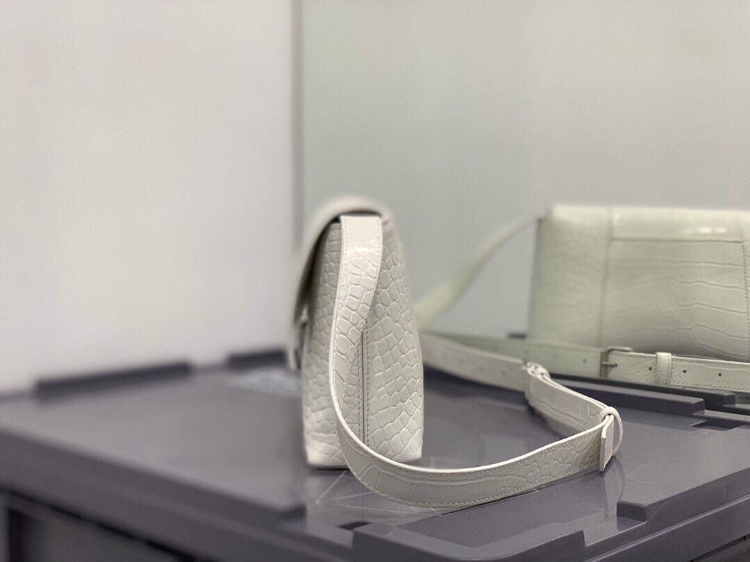 Balenciaga 671355 Femenina en el centro de la ciudad.-1