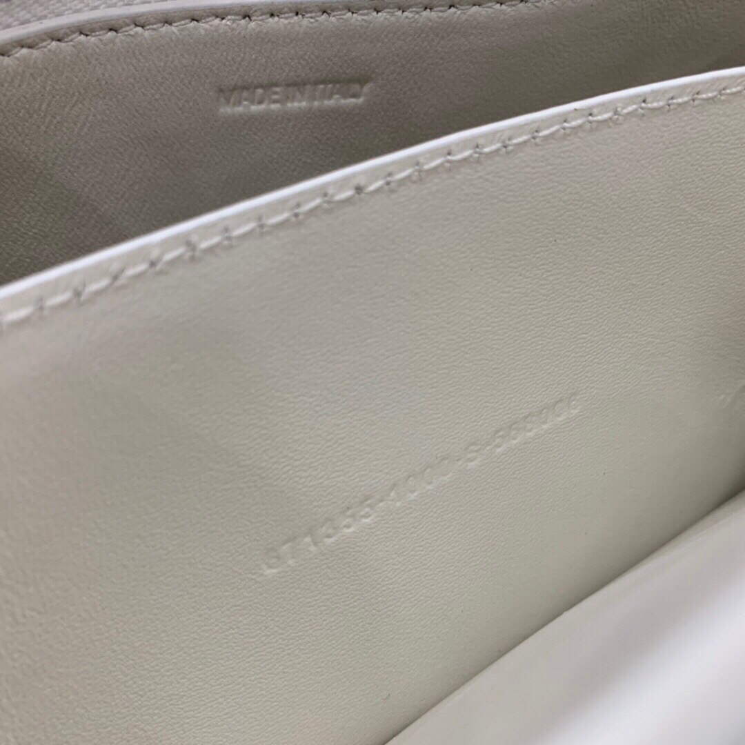 Balenciaga 671355 Femenina en el centro de la ciudad.-6