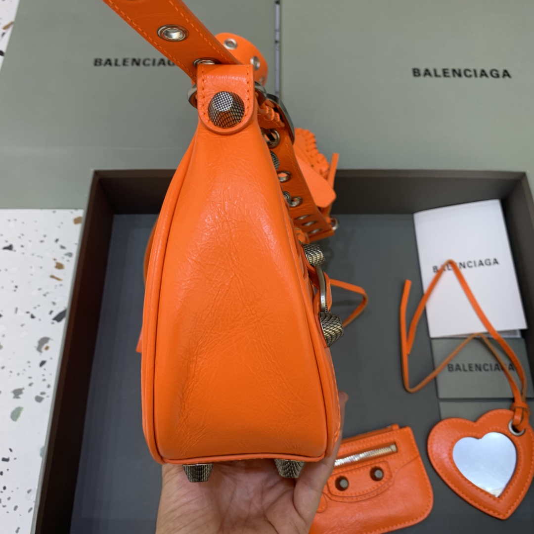 Balenciaga 67130723 Le Cagole de hombros pequeños de mujeres Lambbs Back en naranja-1