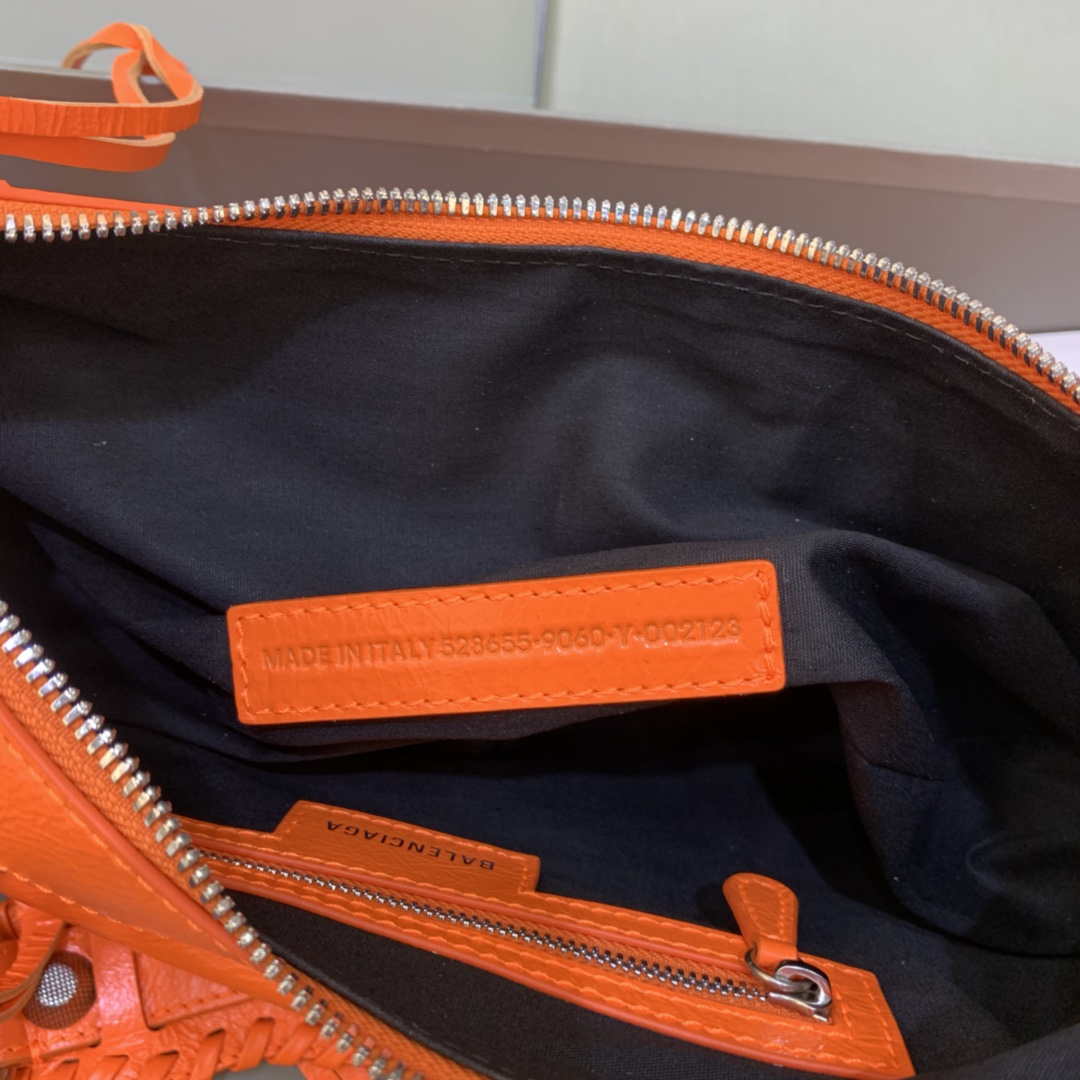 Balenciaga 67130723 Le Cagole de hombros pequeños de mujeres Lambbs Back en naranja-6