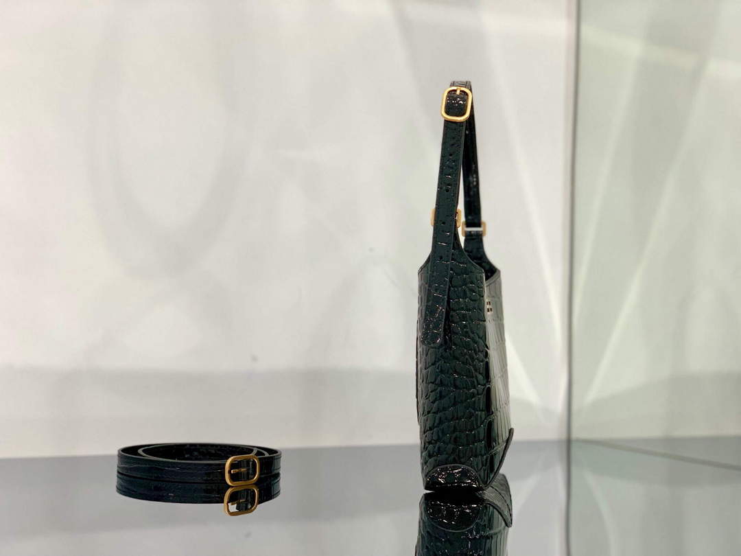 Balenciaga 695589 Femenino XX Pequeña bolsa de vagabundo Crocodile en relieve negro-1