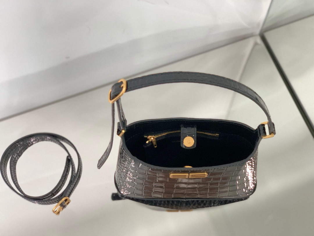Balenciaga 695589 Femenino XX Pequeña bolsa de vagabundo Crocodile en relieve negro-6