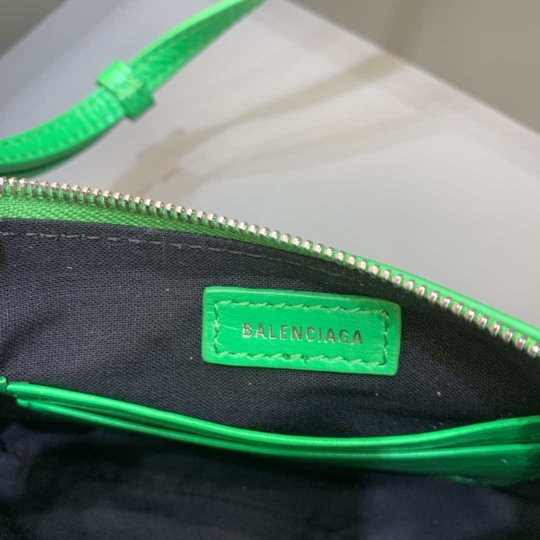 Balenciaga 6940271vg9 Le Cagole Mini Multipouch en Green Arena Lambsker-5