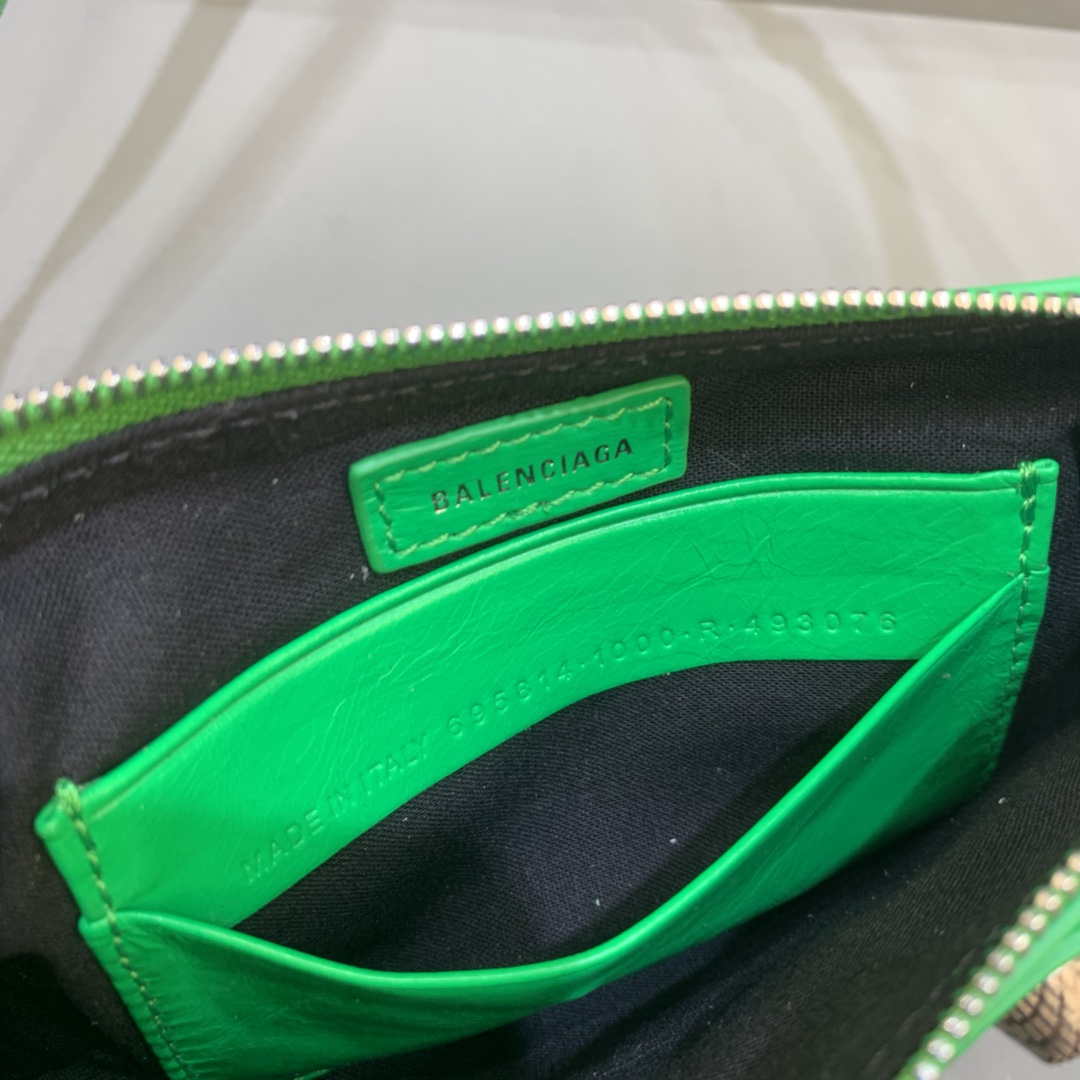 Balenciaga 6940271vg9 Le Cagole Mini Multipouch en Green Arena Lambsker-6