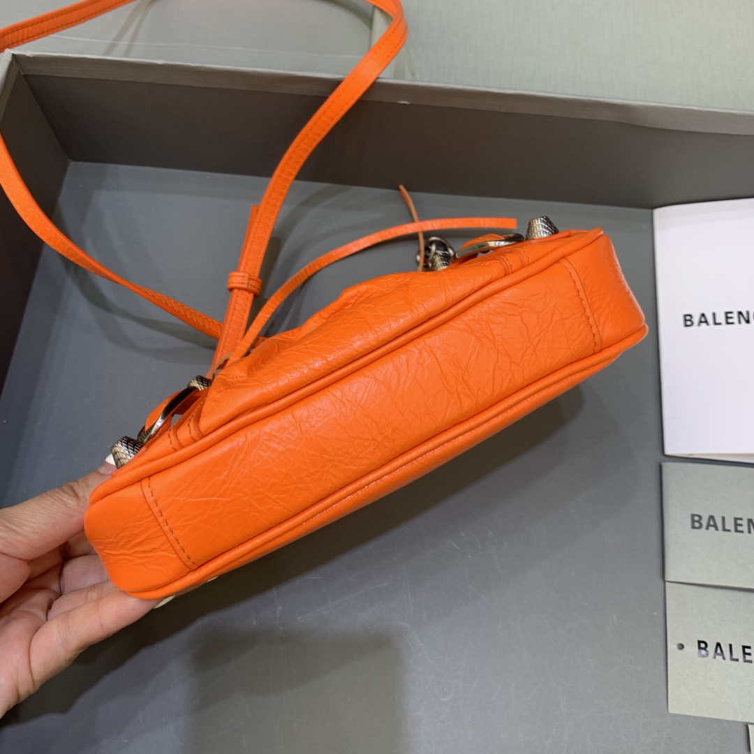Balenciaga 6940271vg9 Le Cagole Mini Multipouch en Lambsker de arena de naranja-2