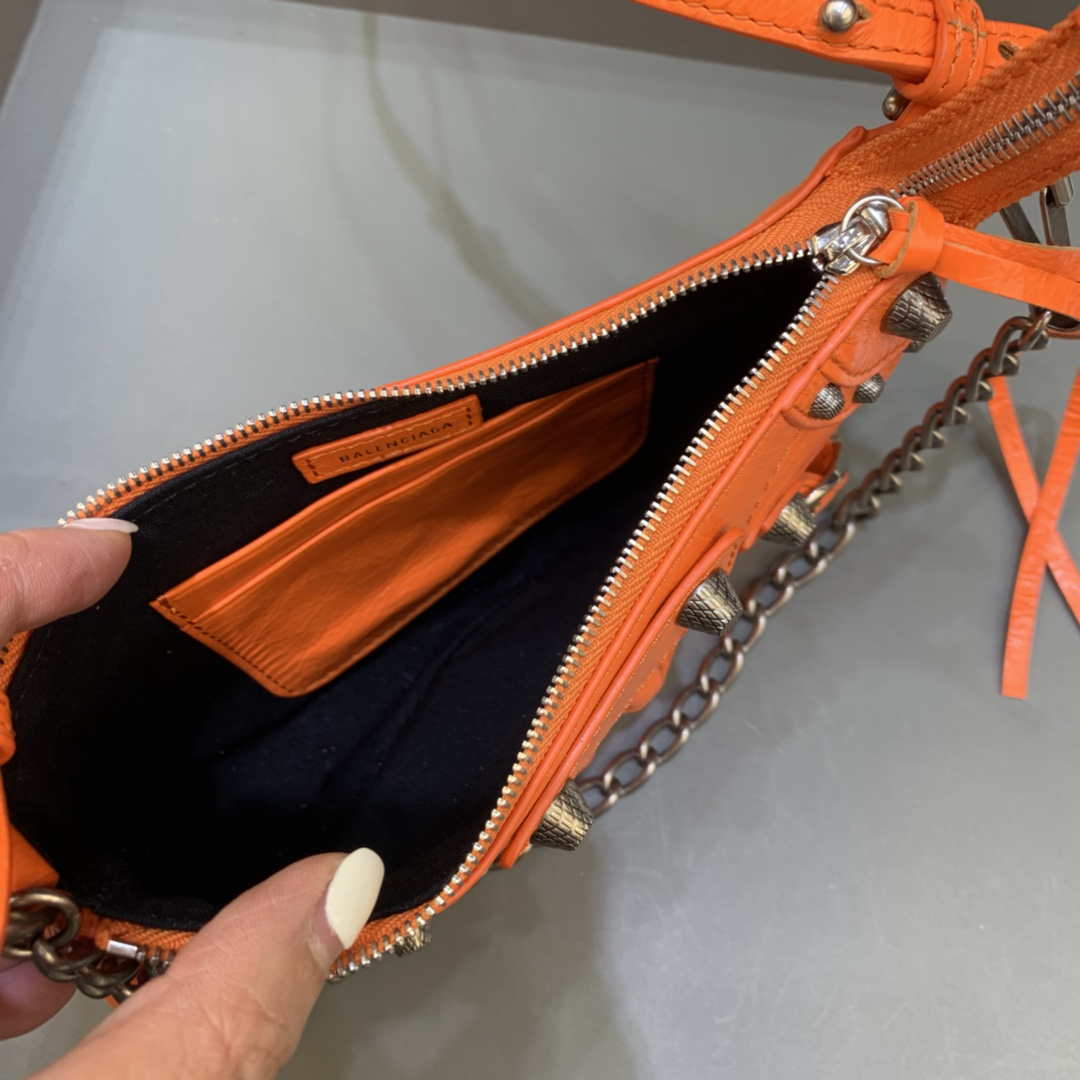 Balenciaga 6940271vg9 Le Cagole Mini Multipouch en Lambsker de arena de naranja-4