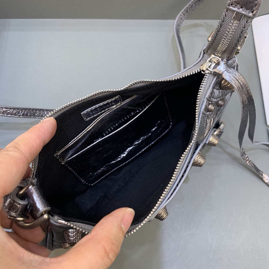 Balenciaga 6940271vg9 Le Cagole Mini Multipouch en Lambbs de Lambbs Grey Arena-4