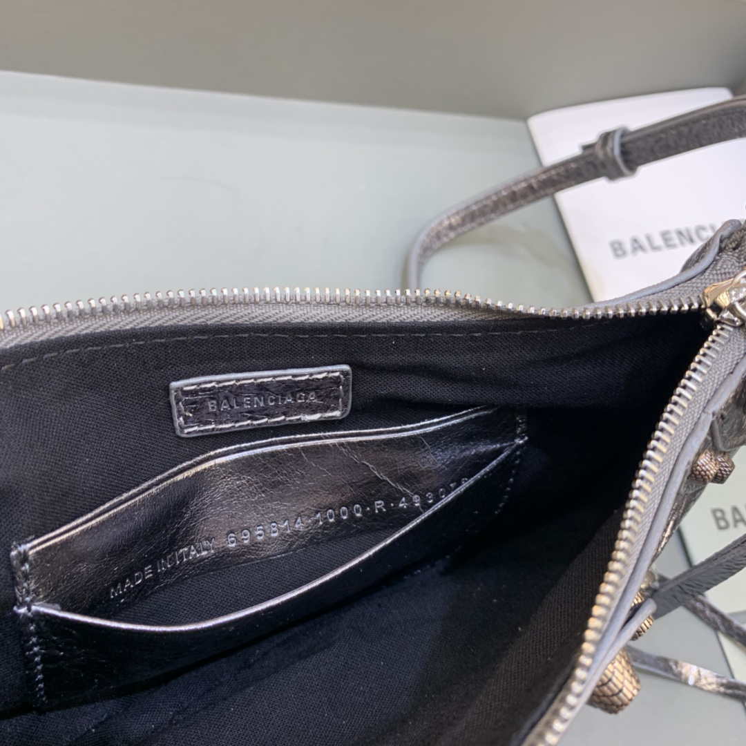 Balenciaga 6940271vg9 Le Cagole Mini Multipouch en Lambbs de Lambbs Grey Arena-6