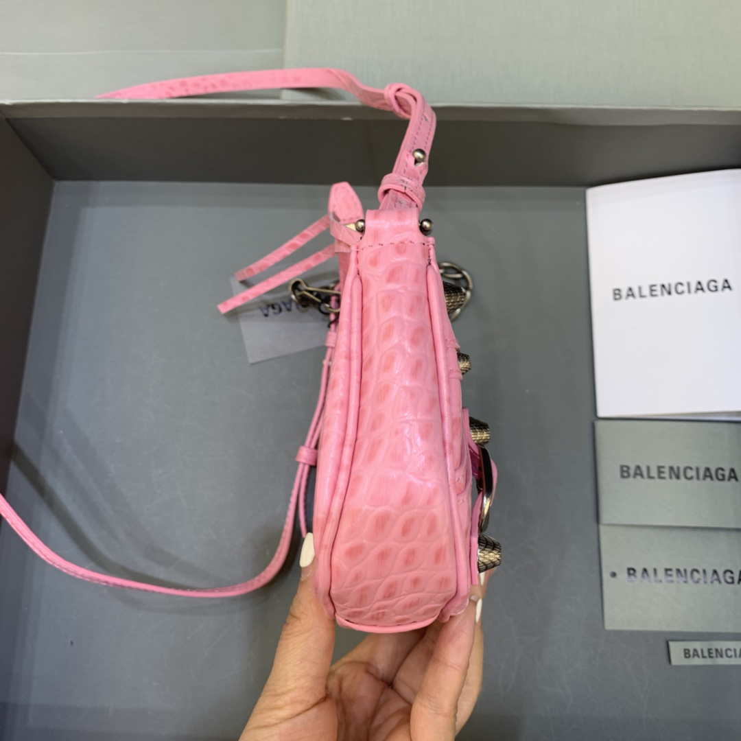 Balenciaga 6940271vg9 le Cagole Mini multipouch en cocodrilo rosa-1