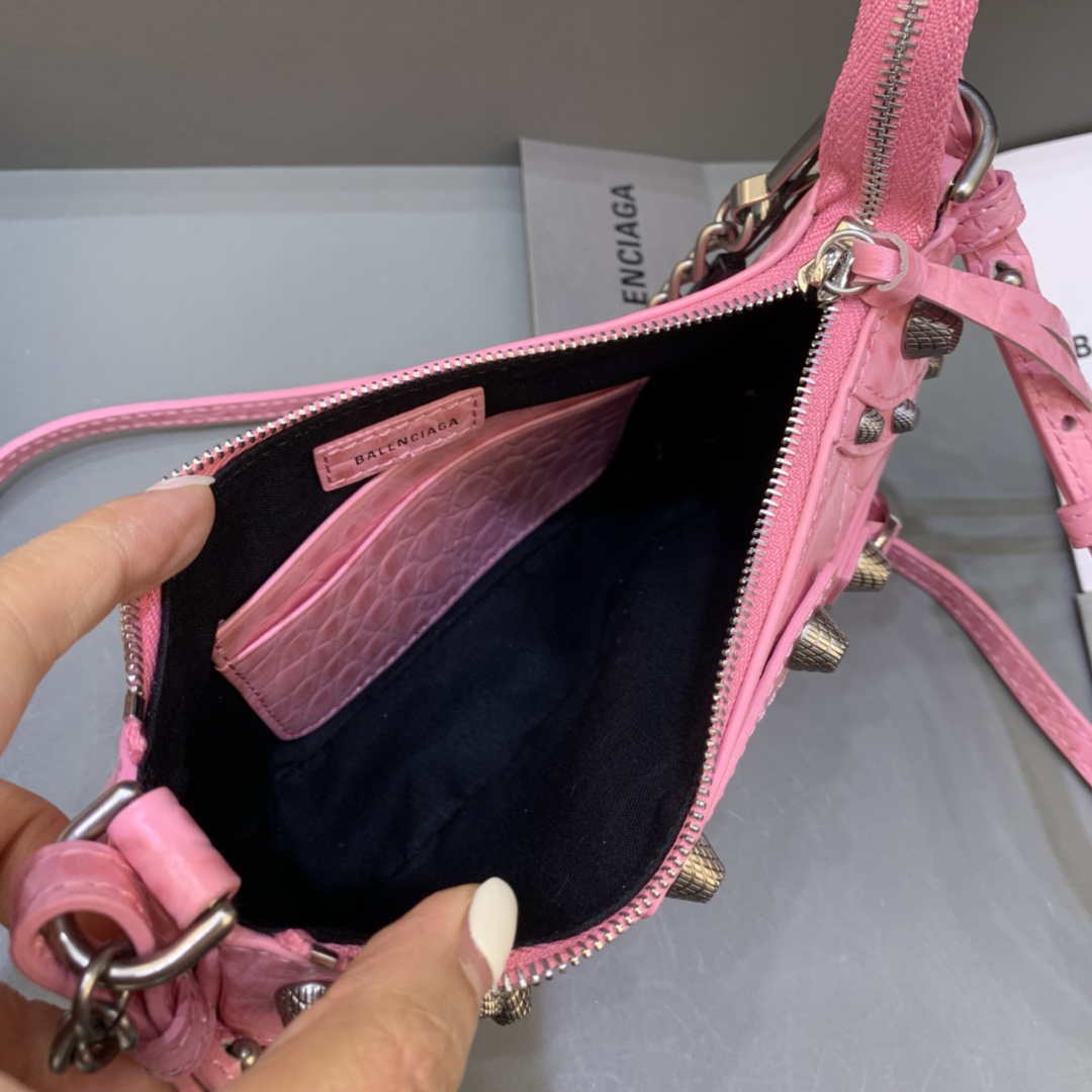 Balenciaga 6940271vg9 le Cagole Mini multipouch en cocodrilo rosa-4
