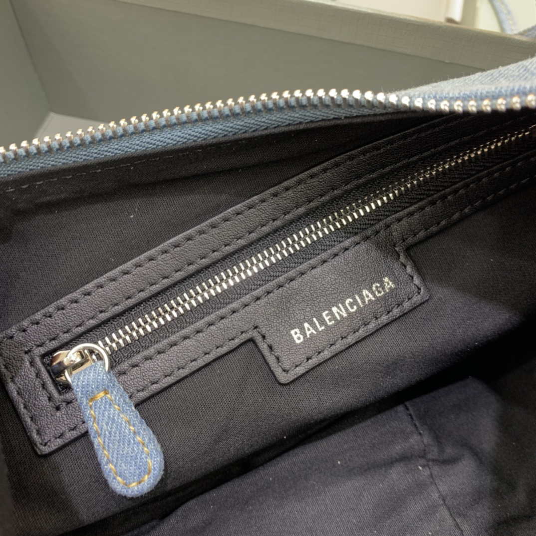Balenciaga 67130723 le Cagole Bolsa de hombro pequeño en azul de mezclilla-5