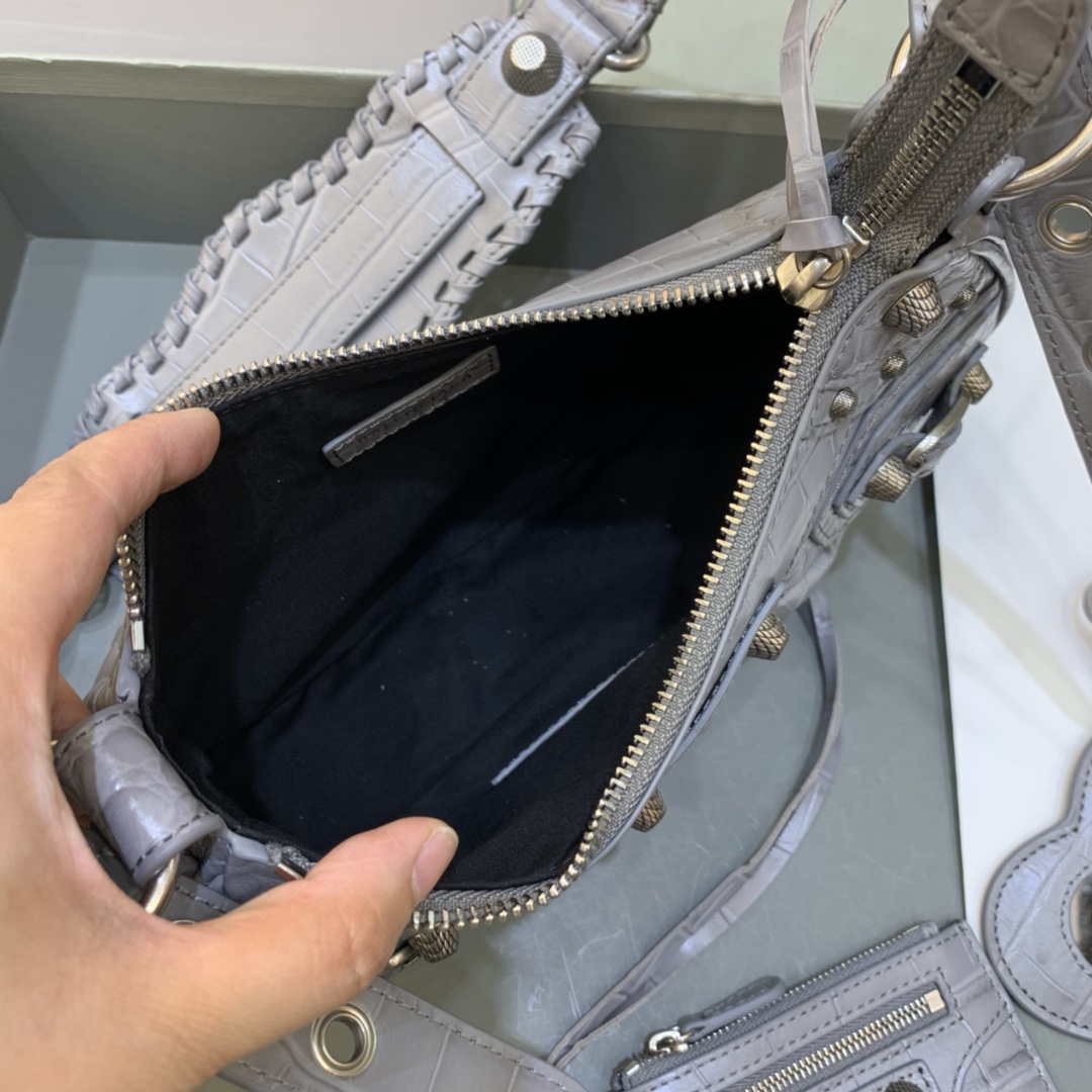 Balenciaga 6940271vg9 le Cagole Mini multipouch en cocodrilo gris-4