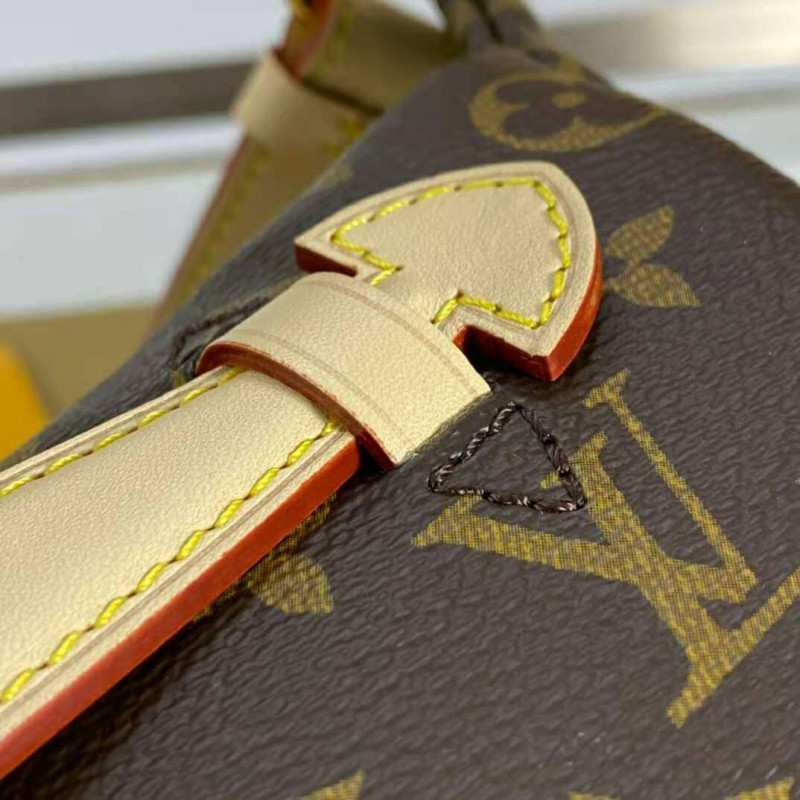 Louis Vuitton Monogram Canvas BumBolsa M43644-8