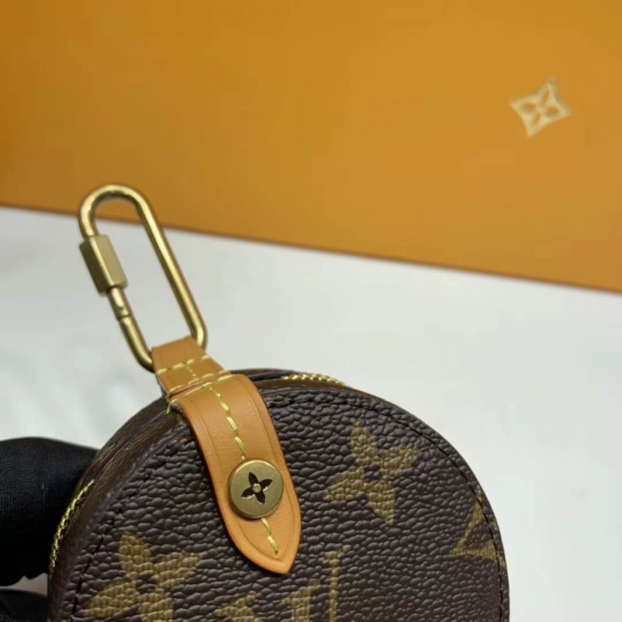 Louis Vuitton Monogram Canvas Round Case M68524-2