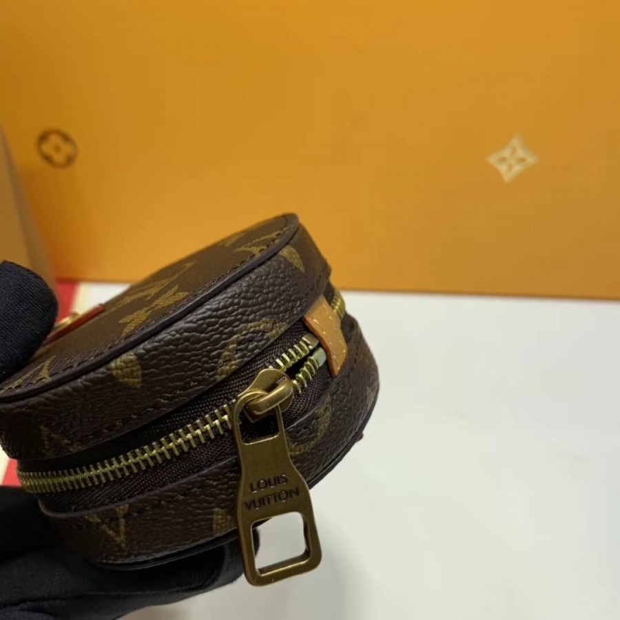 Louis Vuitton Monogram Canvas Round Case M68524-4