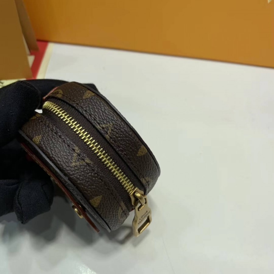 Louis Vuitton Monogram Canvas Round Case M68524-5