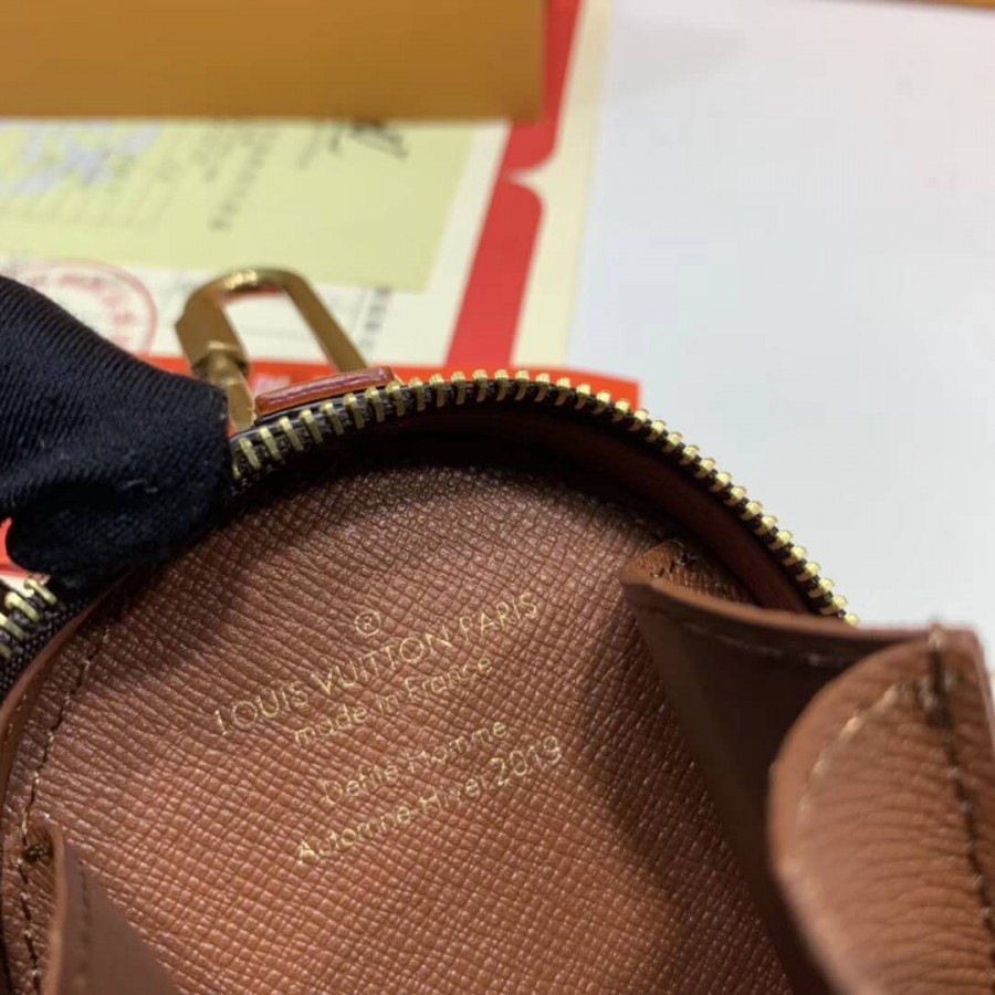 Louis Vuitton Monogram Canvas Round Case M68524-9