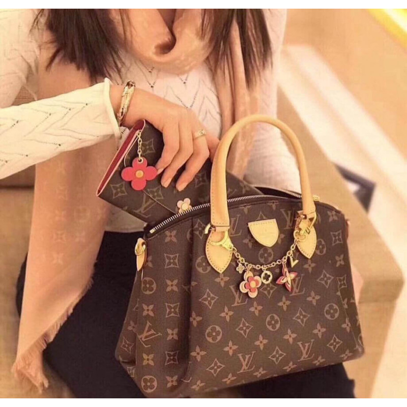 Louis Vuitton Monogram Canvas Rivoli PM M44543-3