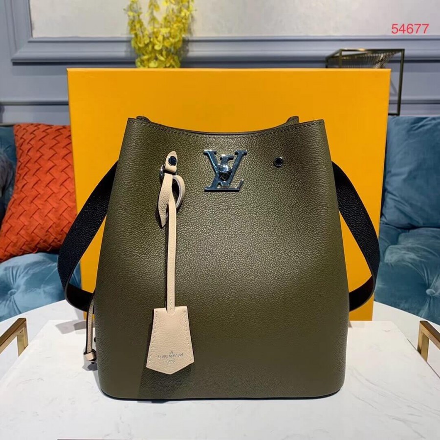 LOUIS VUITTON BARRFSKIN LOOK LOCKME BUCKET M55439-1