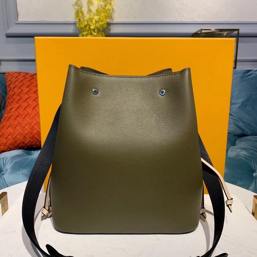 LOUIS VUITTON BARRFSKIN LOOK LOCKME BUCKET M55439-3