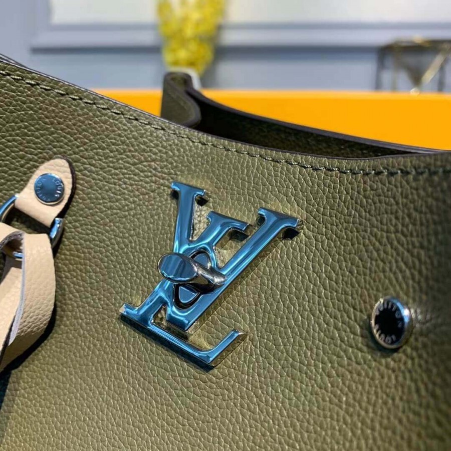 LOUIS VUITTON BARRFSKIN LOOK LOCKME BUCKET M55439-5
