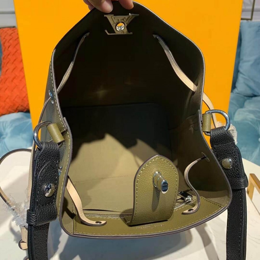 LOUIS VUITTON BARRFSKIN LOOK LOCKME BUCKET M55439-9