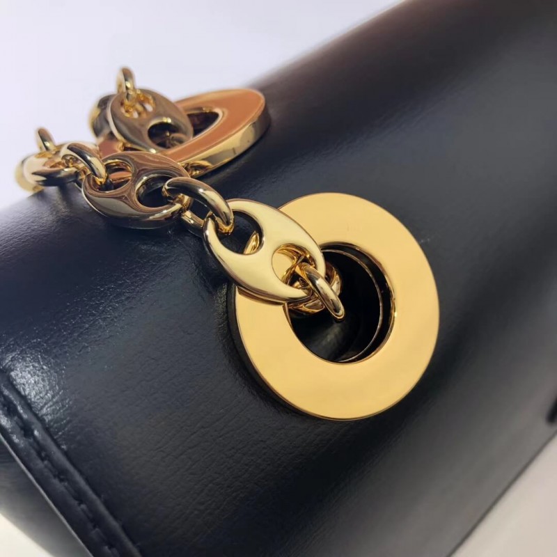 Bolso de hombro pequeño de cuero Gucci 576421-7